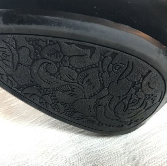 Black High Heels - Picture 3 of 3